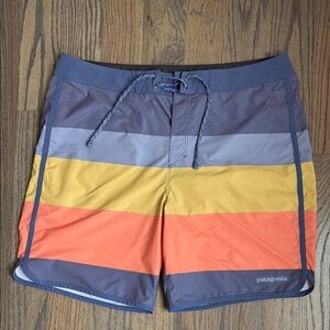 Patagonia Men’s Hydropeak Scallop Boardshorts – 18”